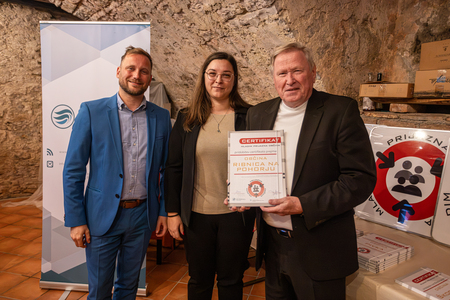 Certifikat je prevzel župan Srečko Geč